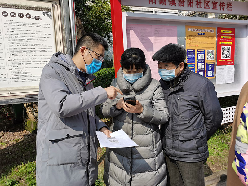 屯溪城建投公司黨支部開(kāi)展“踐行雷鋒精神，我們共同戰(zhàn)‘疫’”主題黨日活動(dòng)