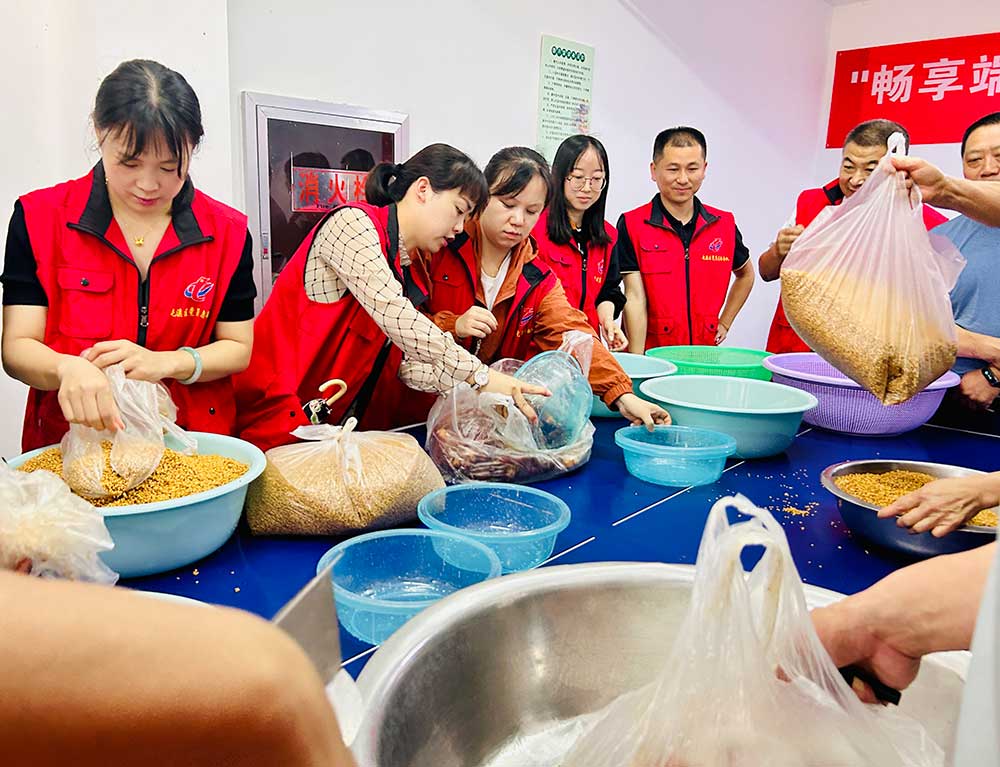 暢享端午   傳承文明  區(qū)國投集團(tuán)黨委開展端午主題黨日活動